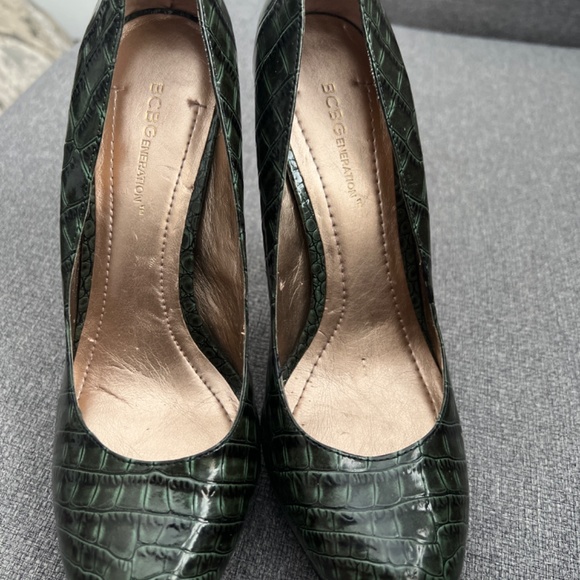 Heels - Picture 2 of 3